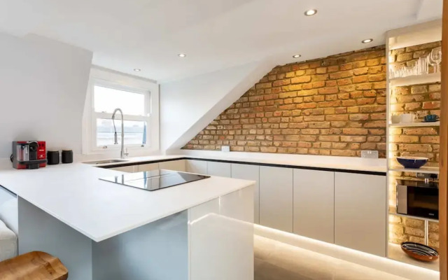 Bright Maida Vale Apartment