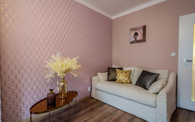 Pastel Art Deco 3BDR Ruterra Apt