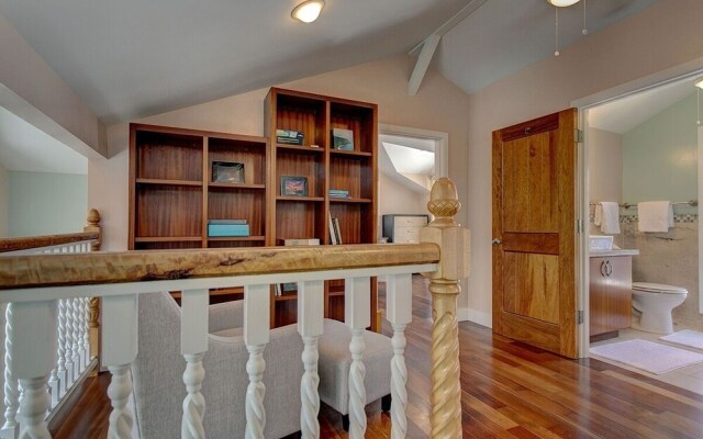 Paradise Ocean View 2 Bedroom Home by RedAwning
