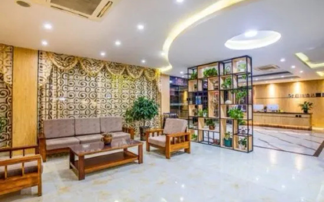 Junshang Hotel (Yangshuo West Street Store)