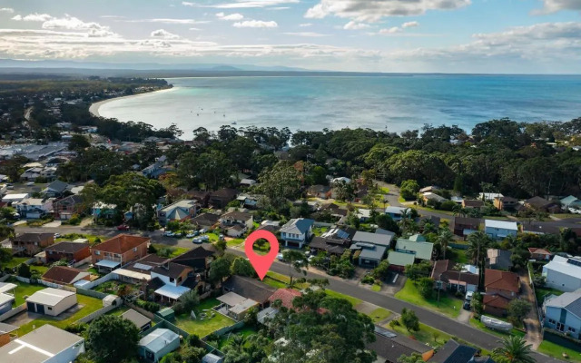 Modern Family Holiday Home Overlooking Jervis Bay