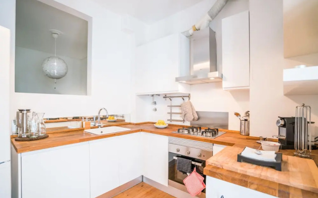 Estrela Neoclassical Apt River View