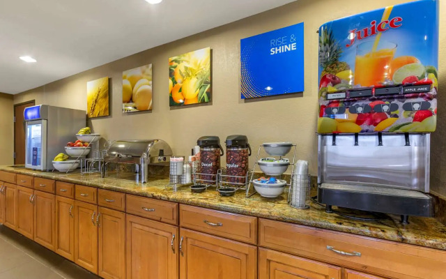 Comfort Inn & Suites Phoenix North / Deer Valley