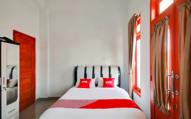 Shinta Guesthouse by OYO Rooms