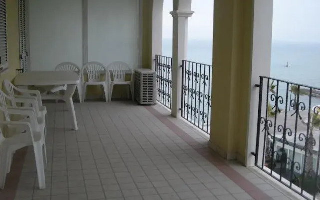 Zeus Apartments