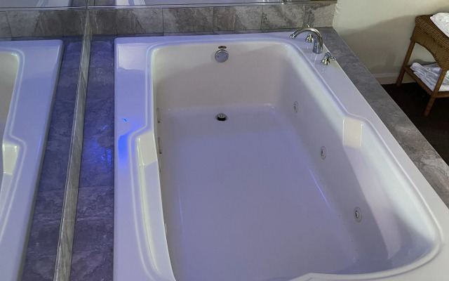 Vibe Inn - Whirlpool Suites