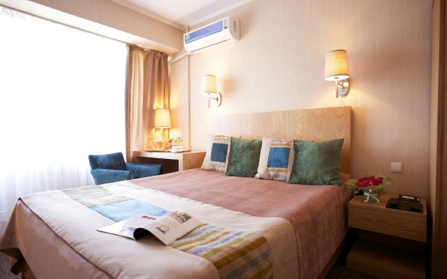 Club Hotel  Dostuk - фото 5