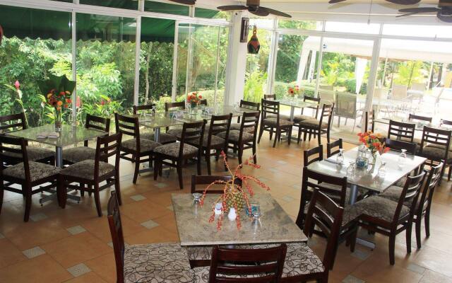 Albrook Inn