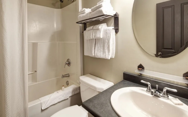 Panorama Mountain Resort - Ski Tip Tamarack Condos