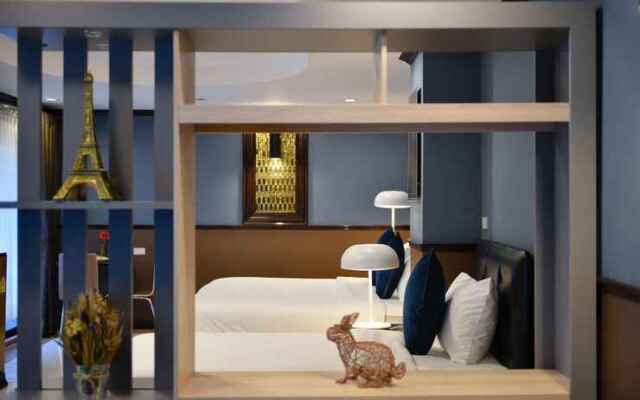 The Breton Hotel Media