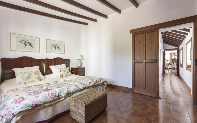 Rural House Los Orovales with Terrace and Parking