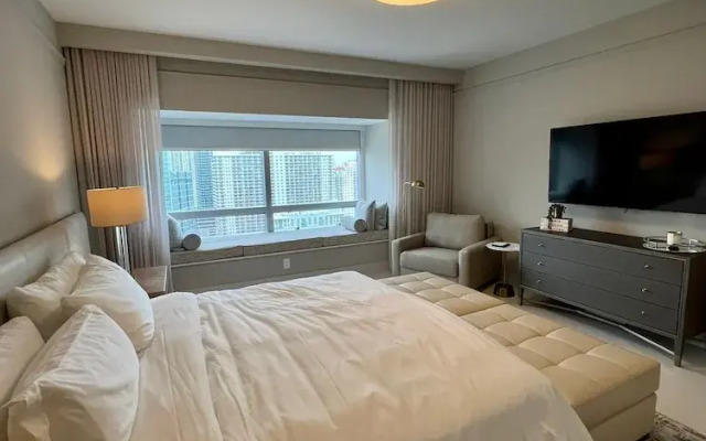 Suite - City View at Four Seasons Miami