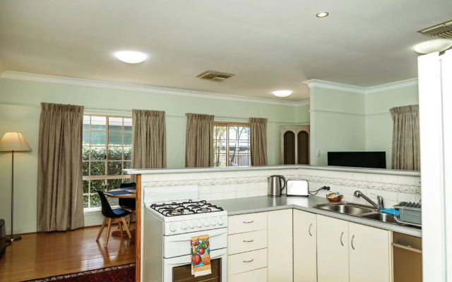 Country Pathfinder Motor Inn