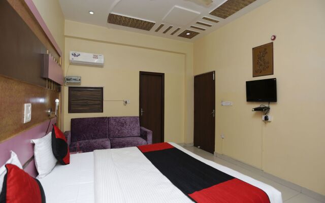 OYO 12221 Hotel M house