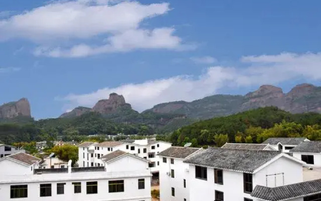 Danxiashan Zhanglaofeng Hotel