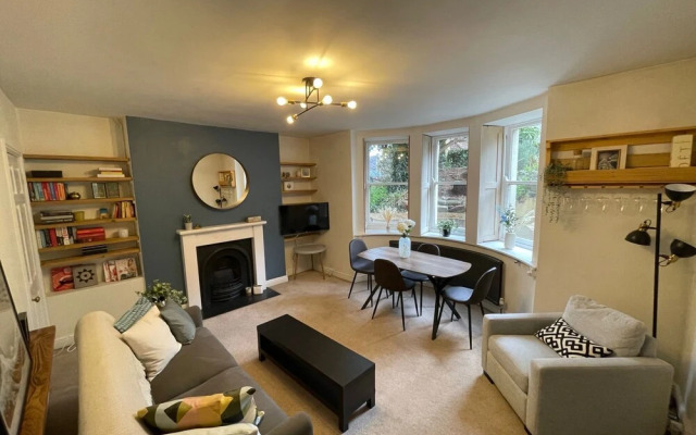 Restful Victorian Apartment With Garden and Deck