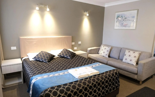 Sapphire Palms Motel