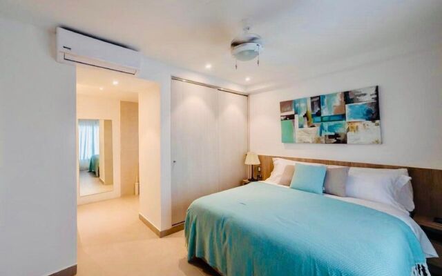 Luxurious Pent House Steps From The Beach C4