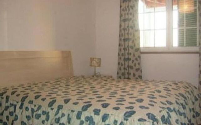 Holiday Home 2 Minutes From the Beach and Close to Major Tourist Attractions!