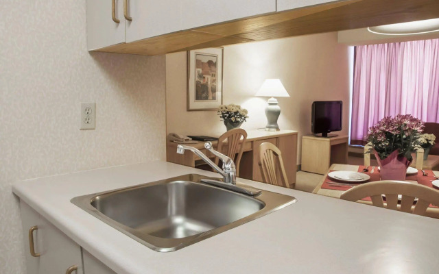 Cartier Place Suite Hotel