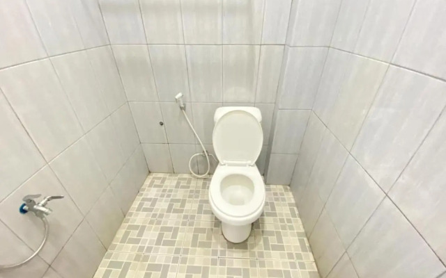 MJ Guest House Pusat Kota Malili Mitra RedDoorz