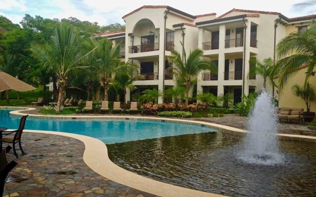 Well-decorated 3rd-floor unit with unique designs and mountainview in Coco