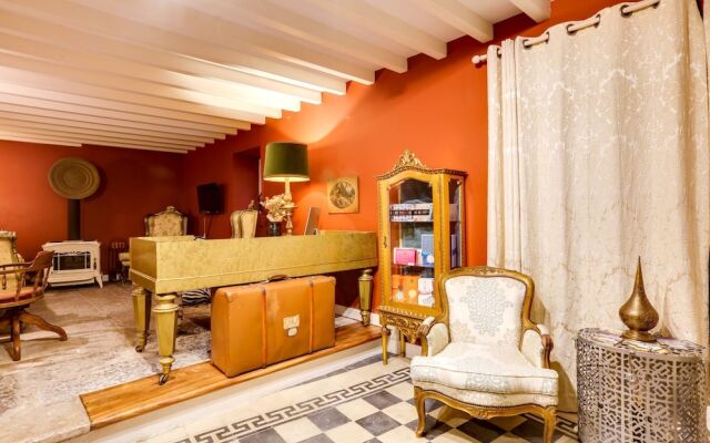 LUXa Charm House