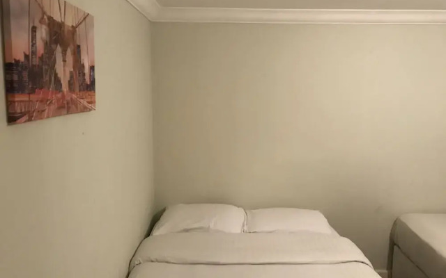 Rooms at 5 Hammersmith Road - Hostel