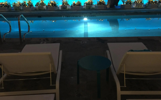 Beverly Laurel Hotel at West Hollywood