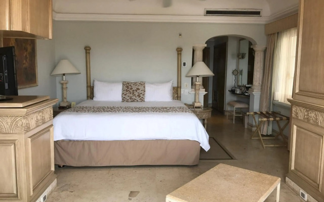 Grand Isla Navidad Golf & Spa Resort with Marina