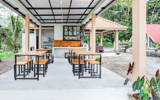Capital O 93882 The Pondok Palma Villa & Resto