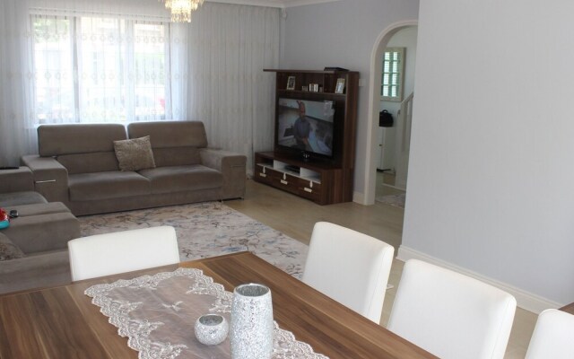 Lovely 3 Bedroom House With Large Garden