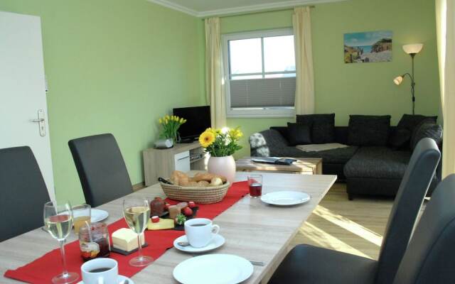 Beachside Apartment in Pepelow with Garden
