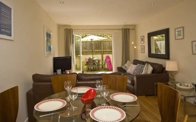 The Beach House & Porth  Sands Apartments