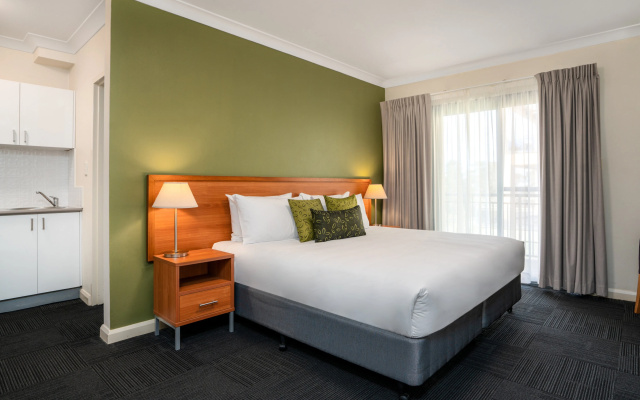 Leisure Inn Spires – Guest Rooms – Sydney
