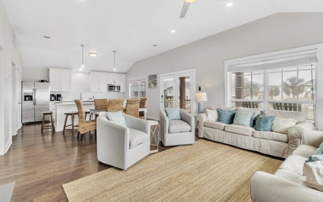 Windsical Escape 2 Bedroom Home by RedAwning