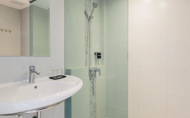 Moon Budget Hotel