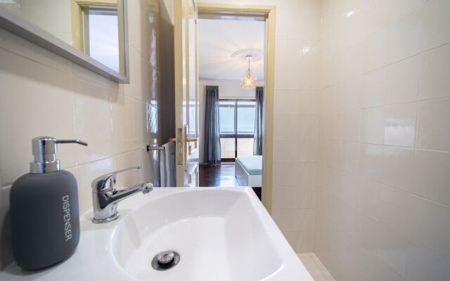 House and People - Feliciano Ramos 2