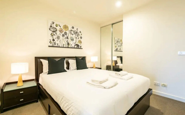 Bright 1 Bedroom Apartment in St Kilda