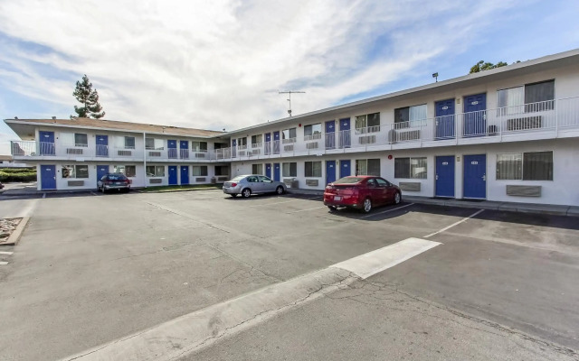 Super 8 by Wyndham Santa Clara