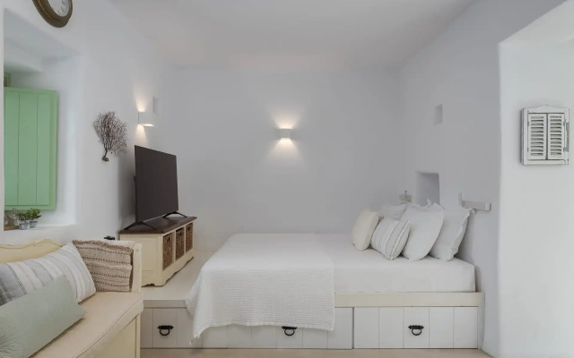 Porto Sereno Andros Suites