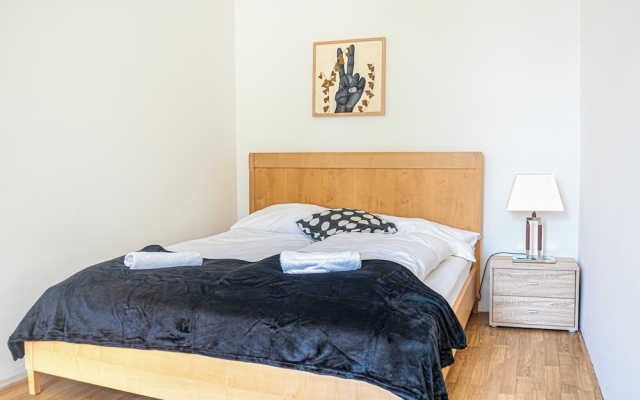 Stylish 2BR Apartment Long Stay for 5