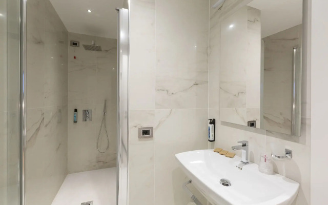 Floris Hotel