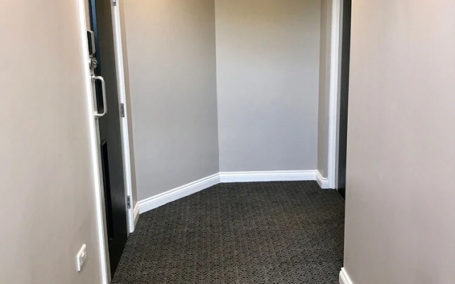 The Raven Hotel - Inn