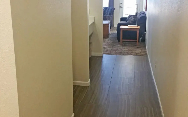 Cherry Tree Inn & Suites