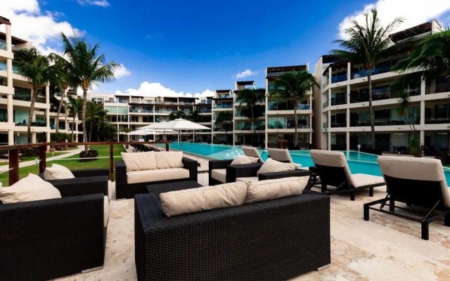 Elements 118 2 Bedroom Condo by Redawning