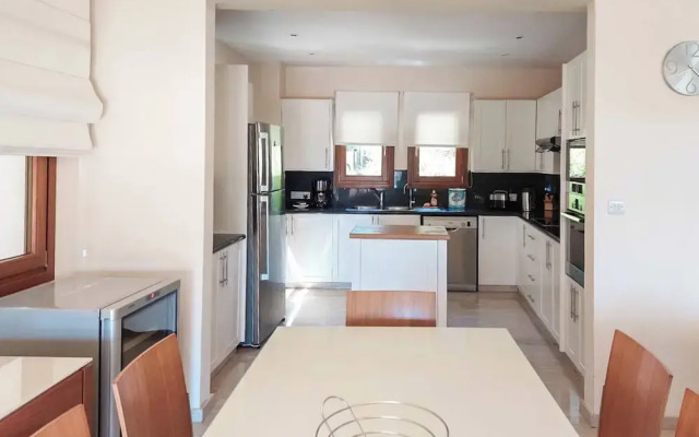 Aphrodite Hills Superior Villa 0100