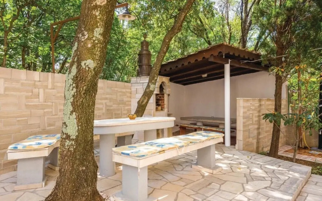 Amazing Home in Povile With Wifi and 5 Bedrooms