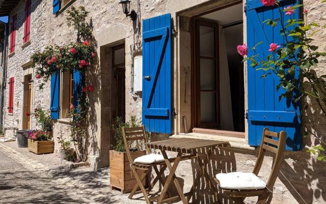 Gite Rue des Fleurs Puycelsi