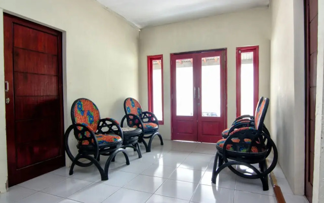 Joglo Guest House Syariah by OYO Rooms